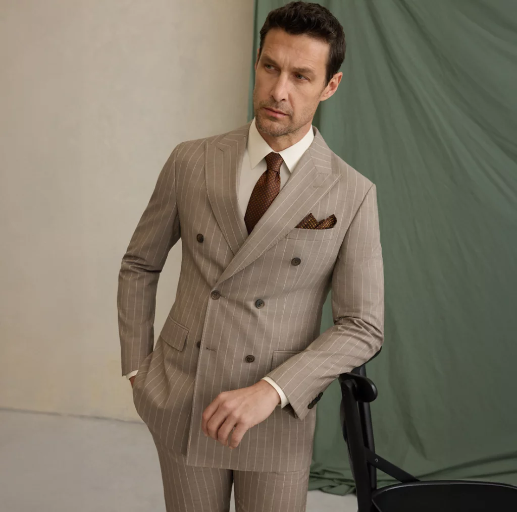 \u00c7izgili Tak\u0131m Elbise Trendleri ve Stil \u0130pu\u00e7lar\u0131