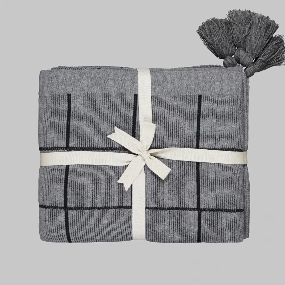 Moneta Gri Throw